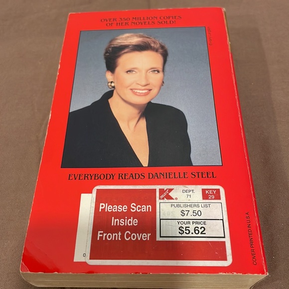 Lot of 2 Danielle Steel Books: Silent Honor and Leap of Faith - Picture 3 of 8